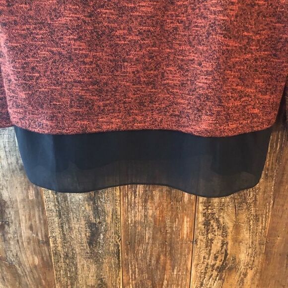 Allie & Rob Sz L Rust Red Black Sheer Hem Relaxed Fit Casual Long-Sleeve Top - Picture 3 of 9